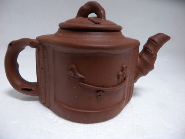 Clean Yixing teapot 002.jpg