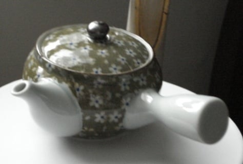 TeaChat -Sakura kyusu from Den sfw.jpg