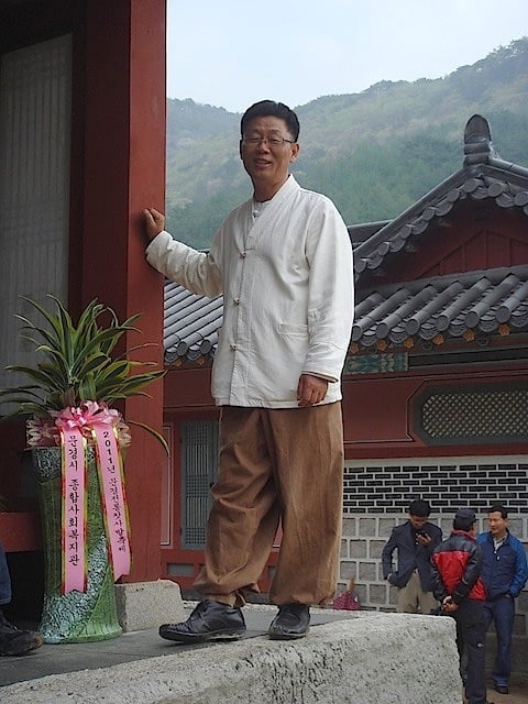 Kim Kyeong Soo, potter.jpg