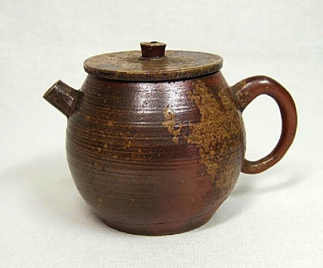 Bizen teapot 3.jpg