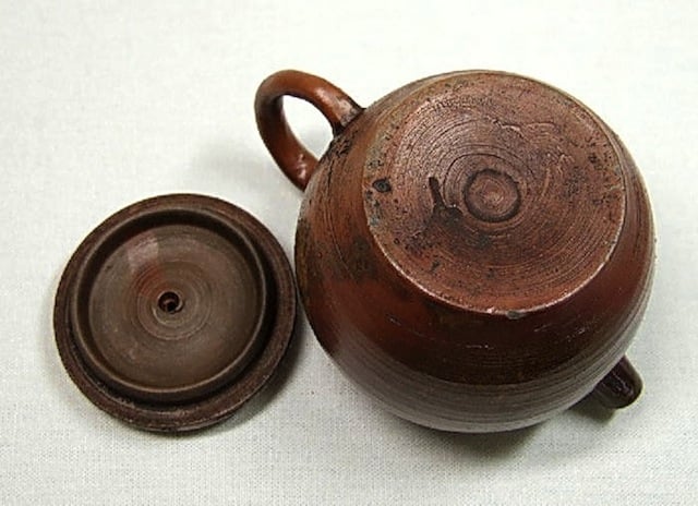 Bizen teapot 8.jpg
